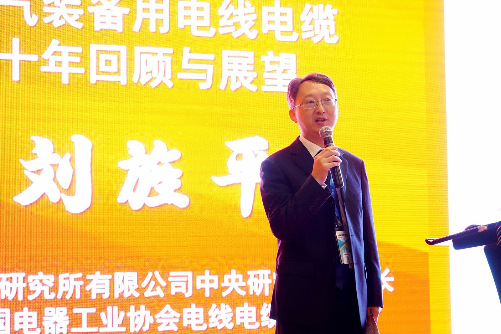 刘旌平.jpg