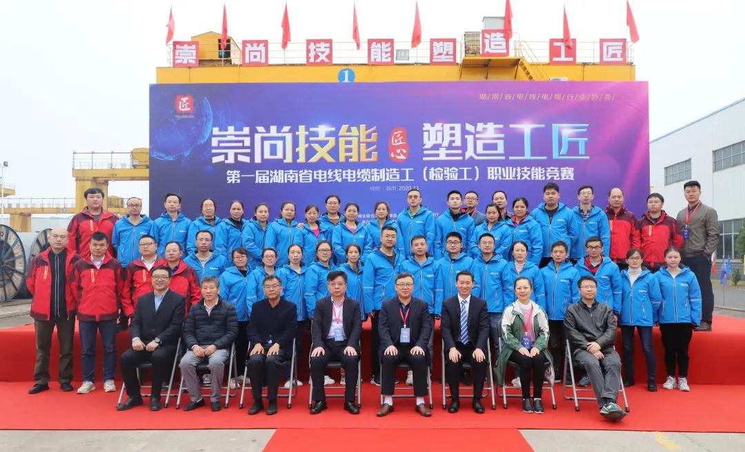 技能竞赛亮绝活 巾帼工匠竞风采2.jpg