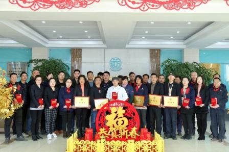 远方电缆表彰年度做出突出贡献的先进集体和先进个人.jpg