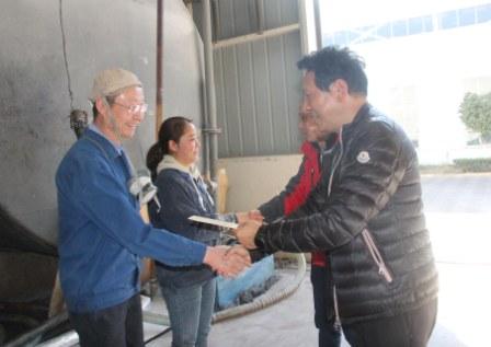 新春送祝福——昆缆集团开展春节“送温暖”慰问活动2.jpg