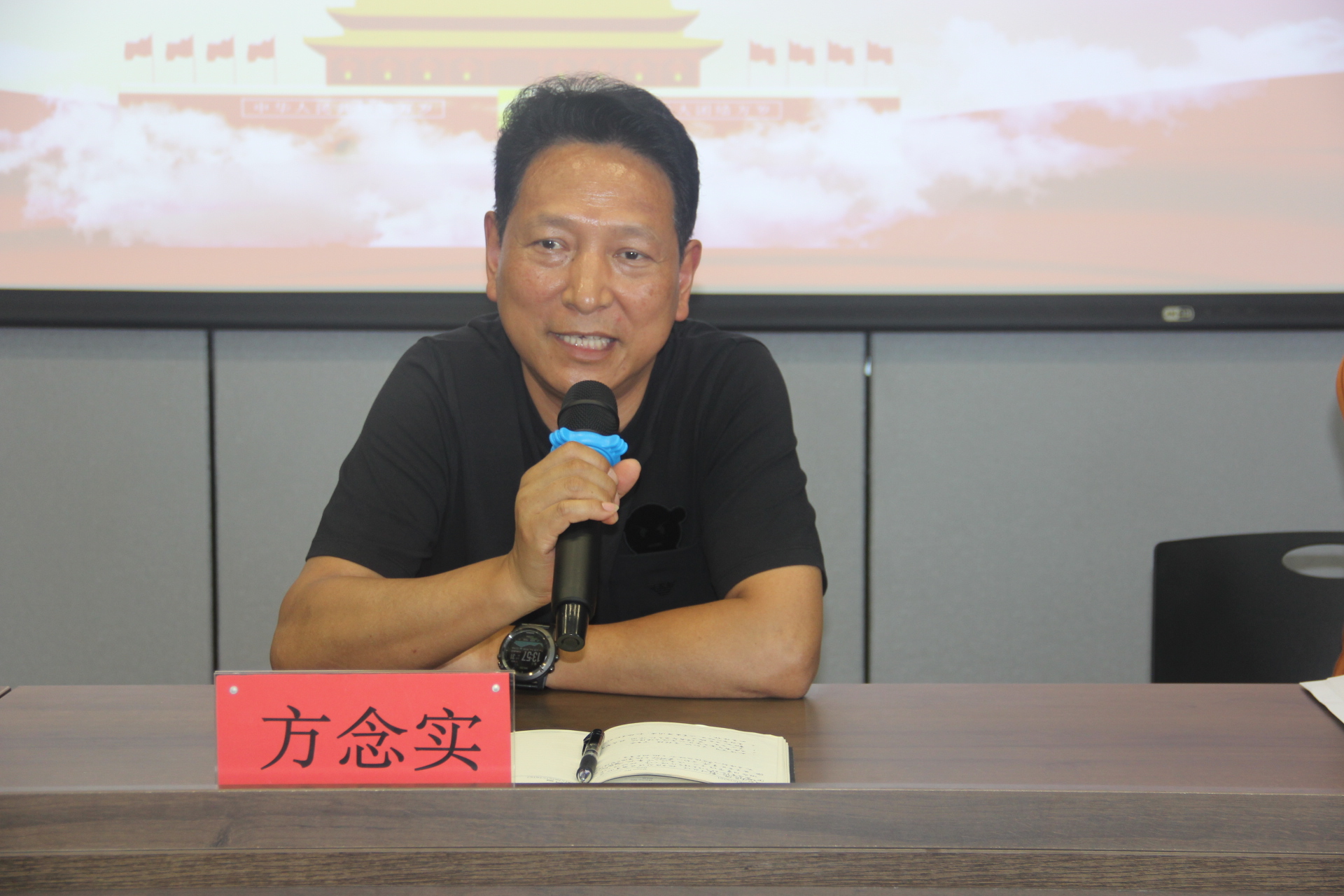 1-2昆缆集团方书记在表彰会是讲话.jpg