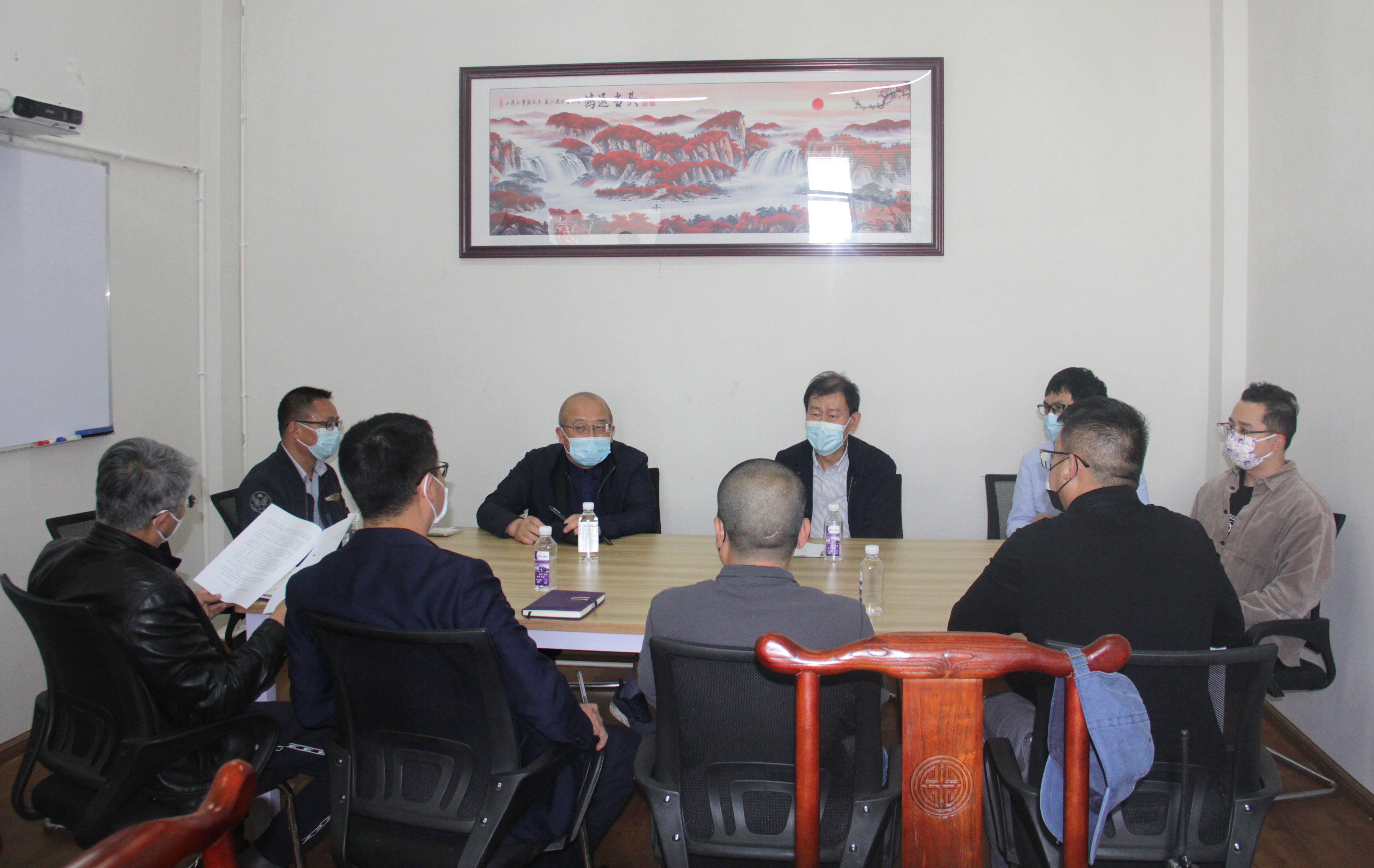 3在会议室进行座谈_proc.jpg