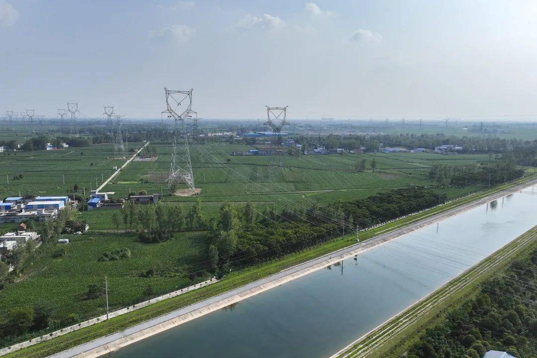 7月31日, 1000千伏南阳—荆门—长沙特高压交流工程河南段全线贯通。.jpeg