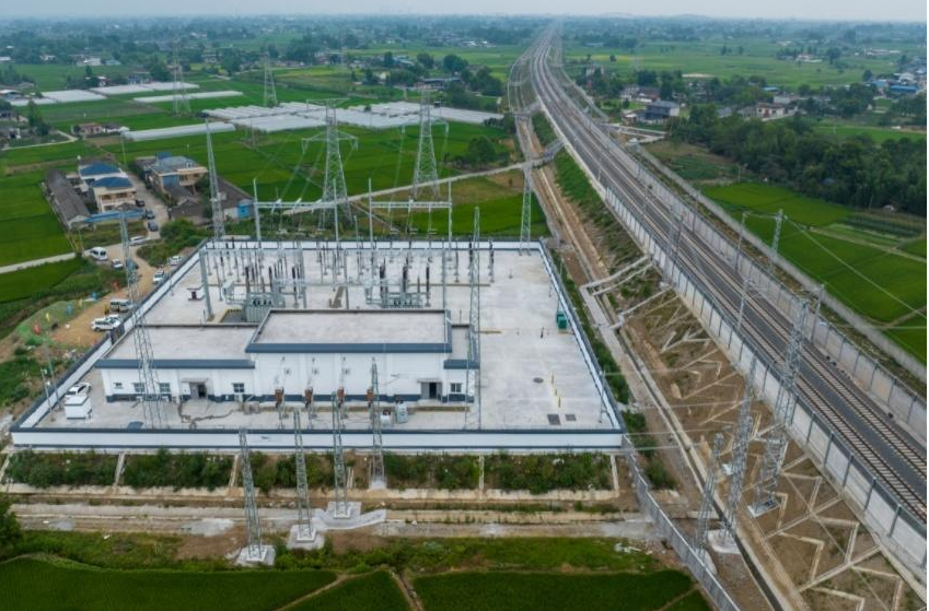 川青铁路成黄段首座牵引变电所受电成功 工程建设再进一步