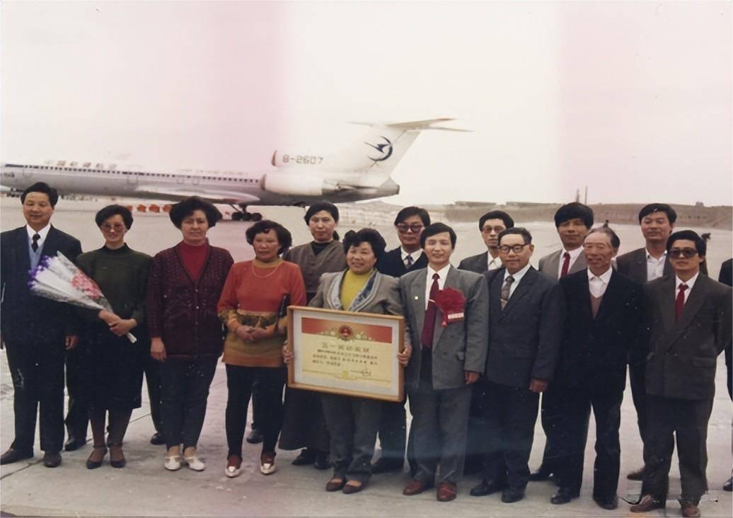 1993年4月，公司被中华全国总工会授予“全国五一劳动奖状”荣誉称号.jpeg