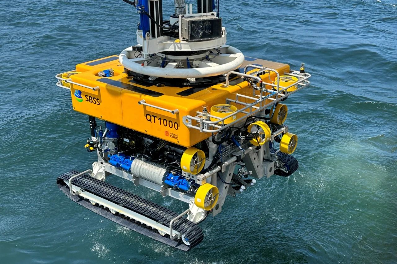 中英海底大马力水下机器人“海狮四号”.jpg