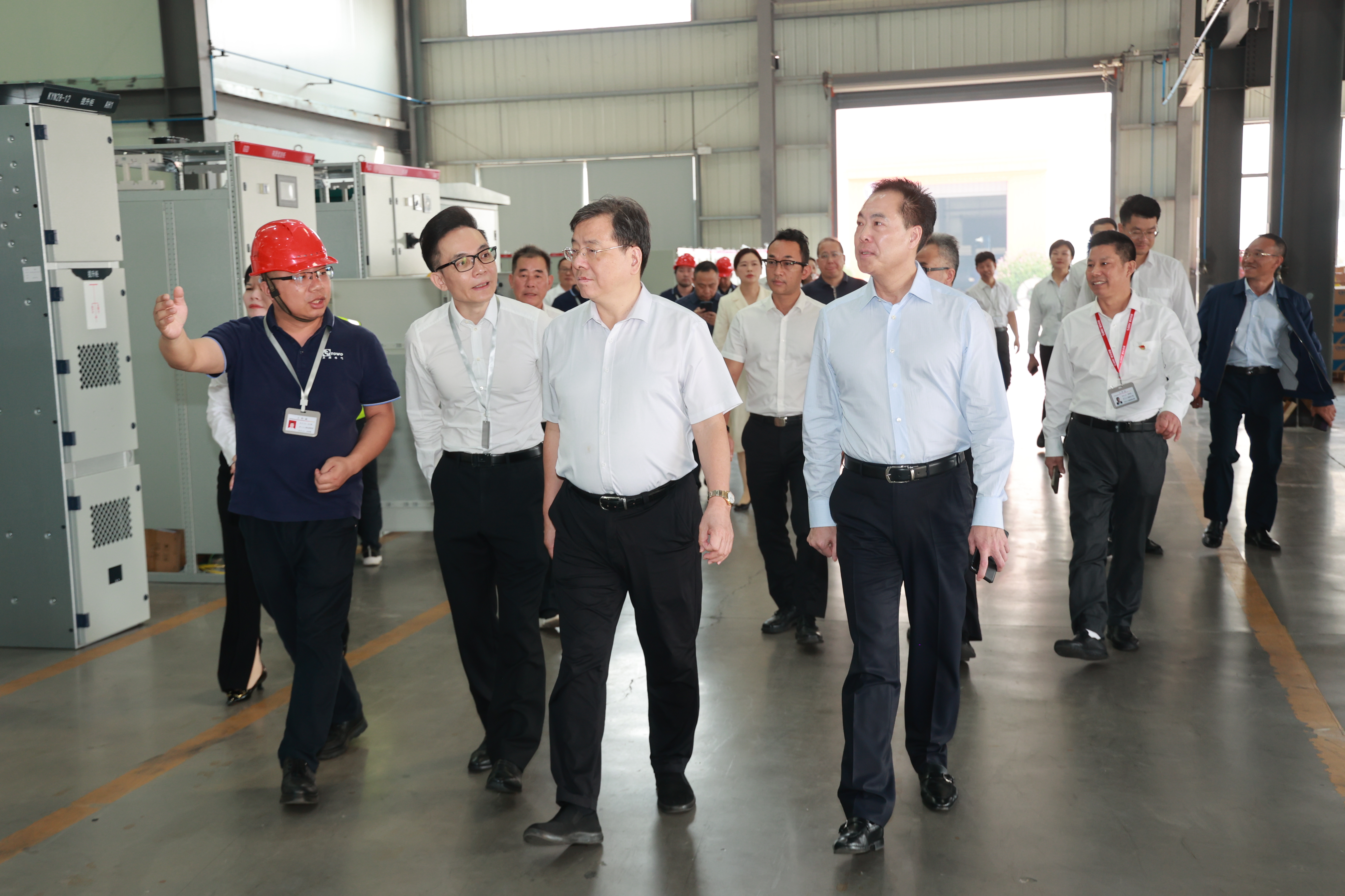 创新筑梦 奋斗不止——记长峰电力集团公司创始人 蒋功夫2.jpg