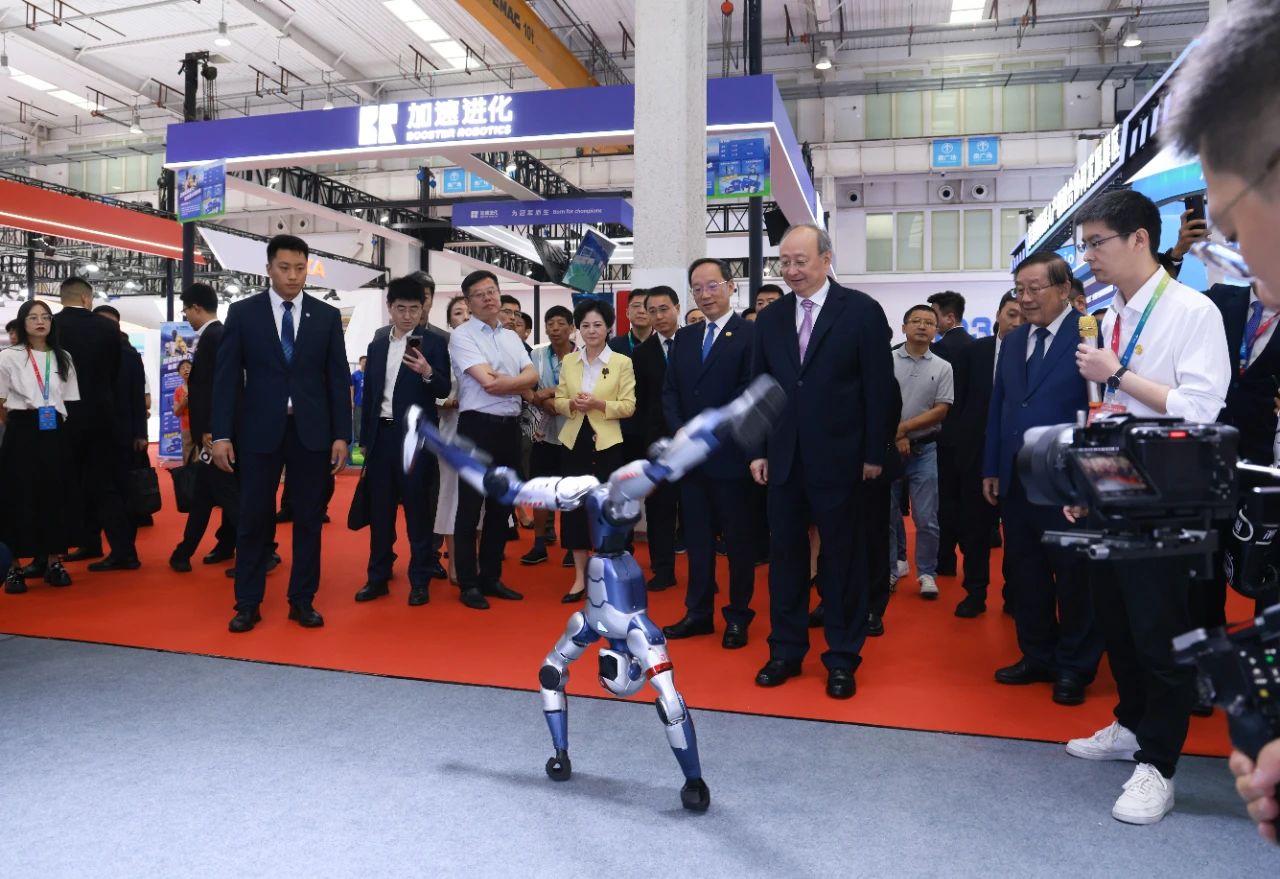 世界机器人大会2.jpg