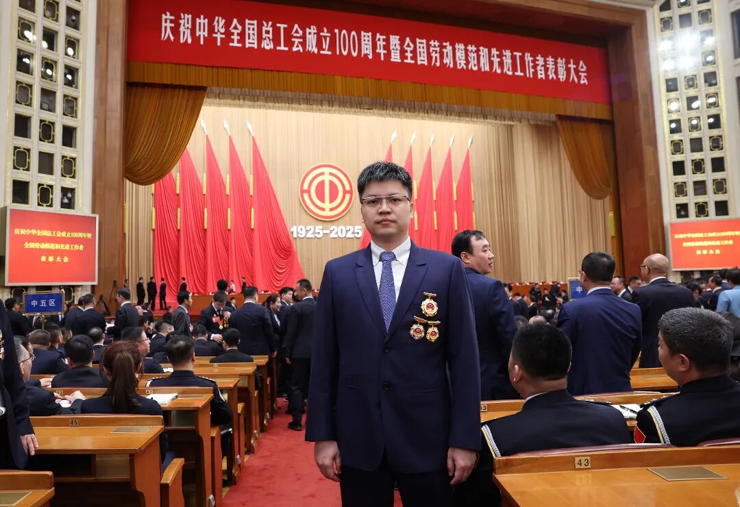 崔巍.jpg 崔巍.jpg